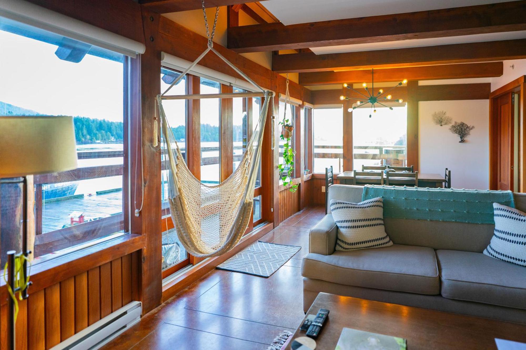 Waterfront In Apartment *