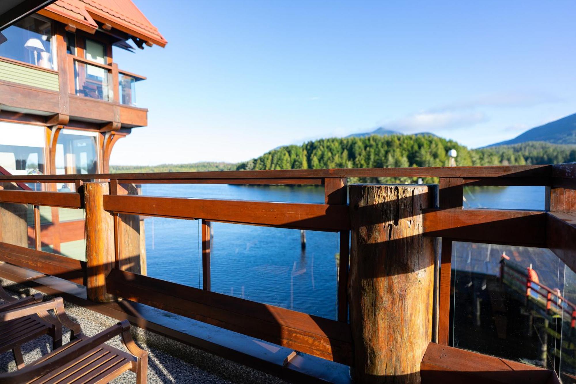 Apartment Waterfront In Ucluelet