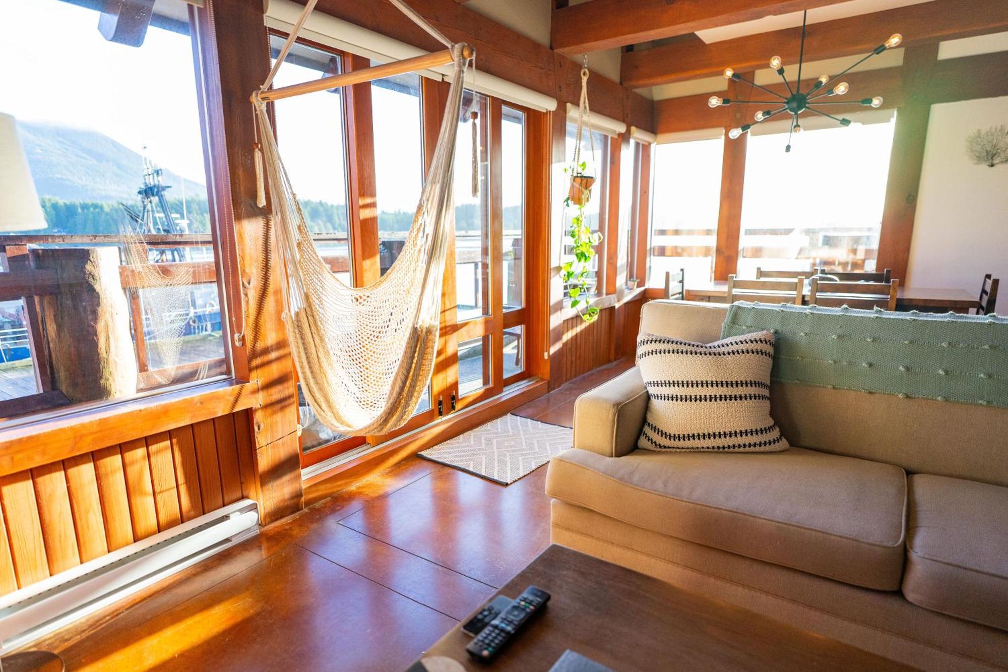 Waterfront In Apartment Ucluelet